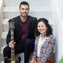 Natural woman - voice and guitar duo