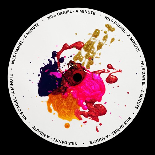NILS DANIEL - A Minute