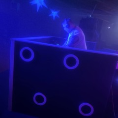 Live . Room @ The Top (Bathgate, Scotland)