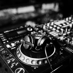 Lost Control x U Nà Nà Ê Remix