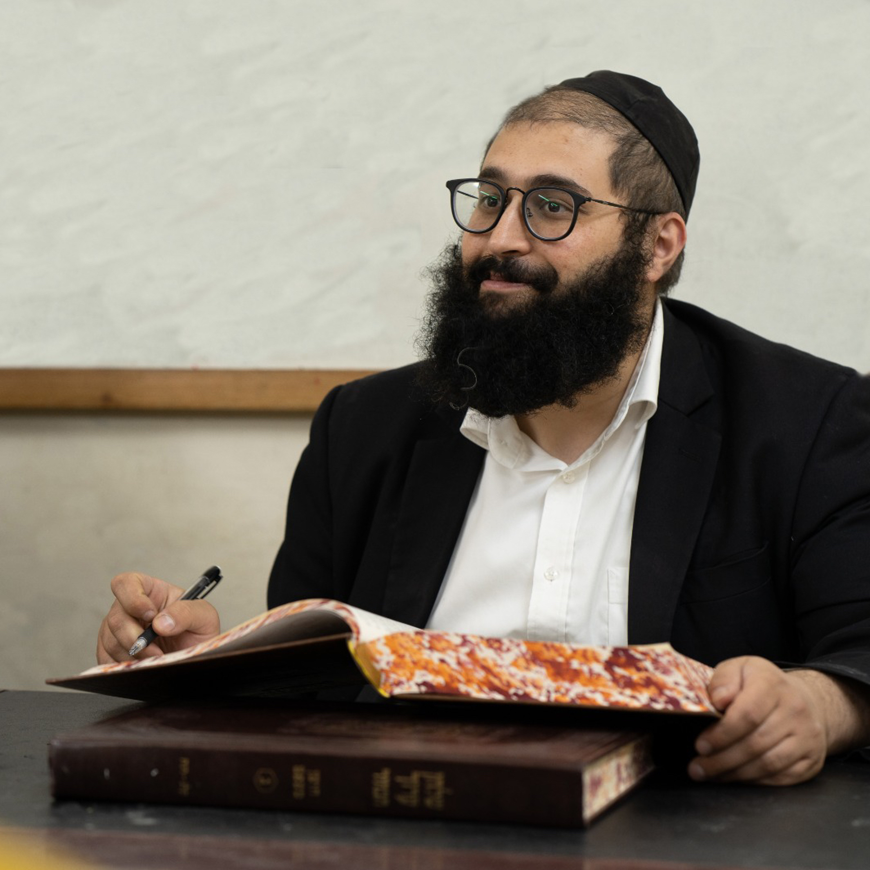 Rabbi Kaufmann - 2 Types of Matzah - Passover episode artwork