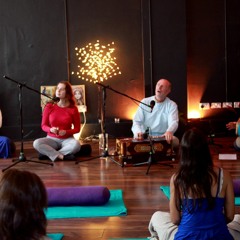 Manu w/ Jayananda & Rosie - Mantra Lounge - Jaya Radha Madhava & Mahamantra