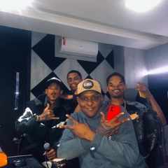 MC LC DO ESCADÃO - ELA BROTOU NO BAILE [ DJ'S ED, MK & DENTINHO DO ESCADÃO ] #PUTEROOOO