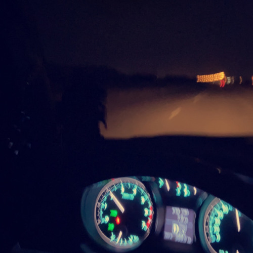 ‎⁨وحـيـد وحـولـه أحـبـابـه⁩