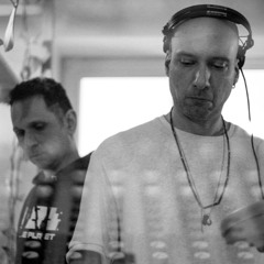 LO u  LIVE at Club Der Visionaere