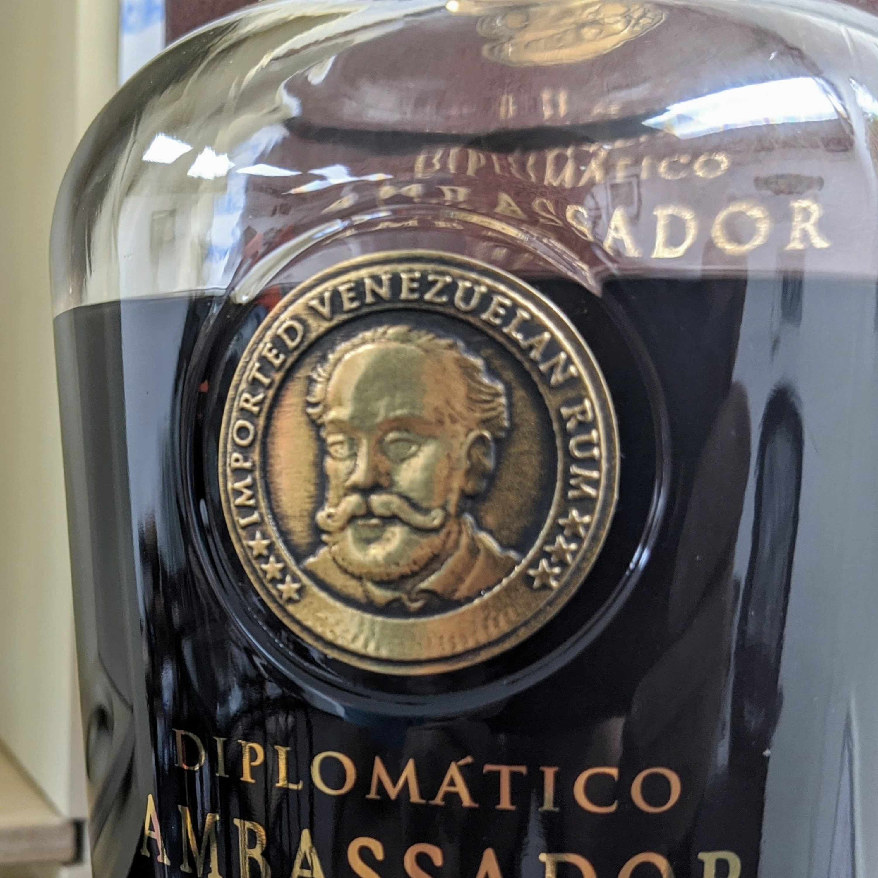 Editors' roundtable: smoking Dimplomático by Mombacho cigars, talking coronavirus