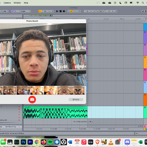 in the library rn 🎊🥂🇧🇷🇧🇷🇧🇷 @djwarhol_