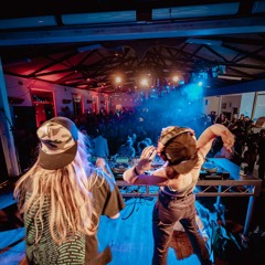 SISTERS @ The Town (Backpackers) 2022