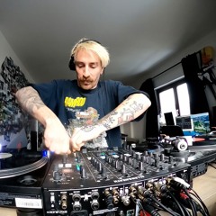 3 deck vinyl set (house, trance, techno, hardgroove and some other shit)