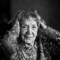 Elisabeth Lieskounig, 101 | Kostüm- und Bühnenbilderin | Teaser