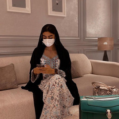 اقبلت مثل القمر