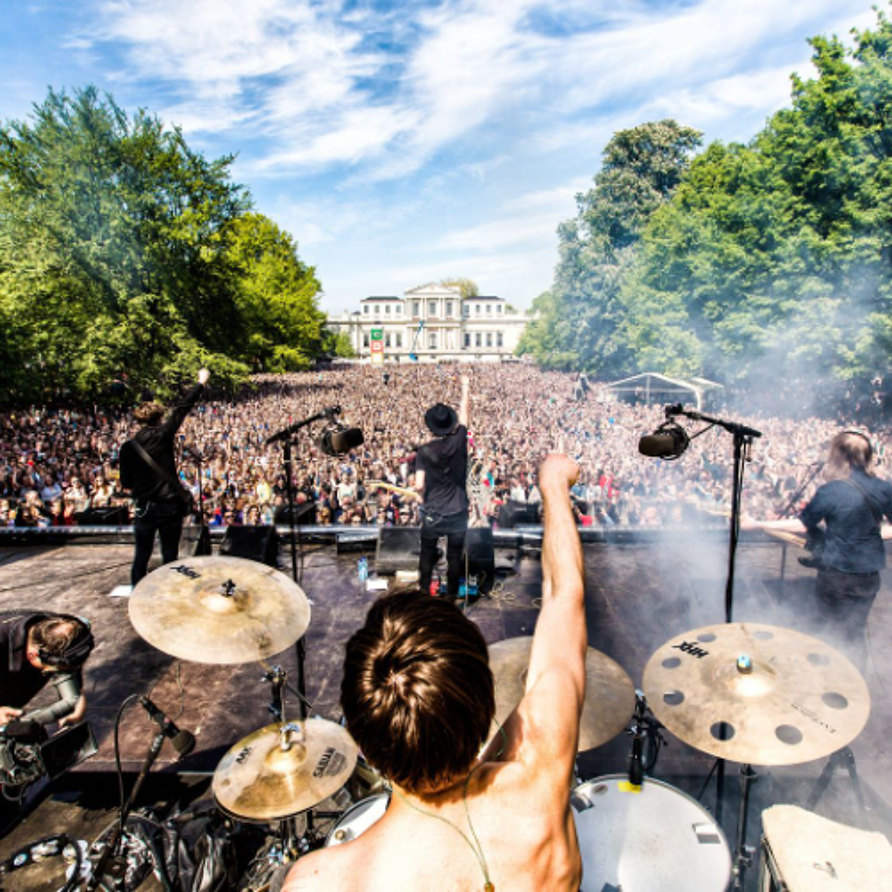 Voorzitter Bernt Schneiders vertelt alles over Bevrijdingspop 2026 episode artwork