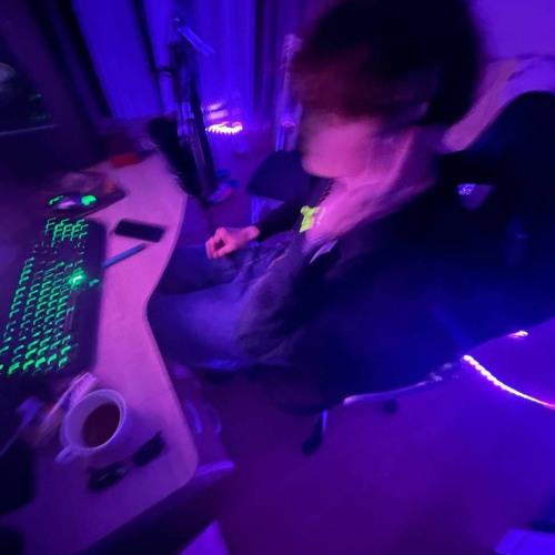 she calls me (p.HeyyLotus)