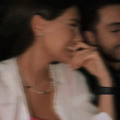 ‎⁨للغروب بوسَط قلبيّ ذكريات.⁩