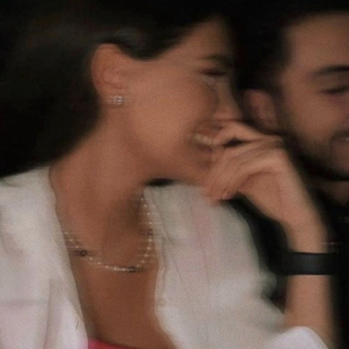 ‎⁨للغروب بوسَط قلبيّ ذكريات.⁩