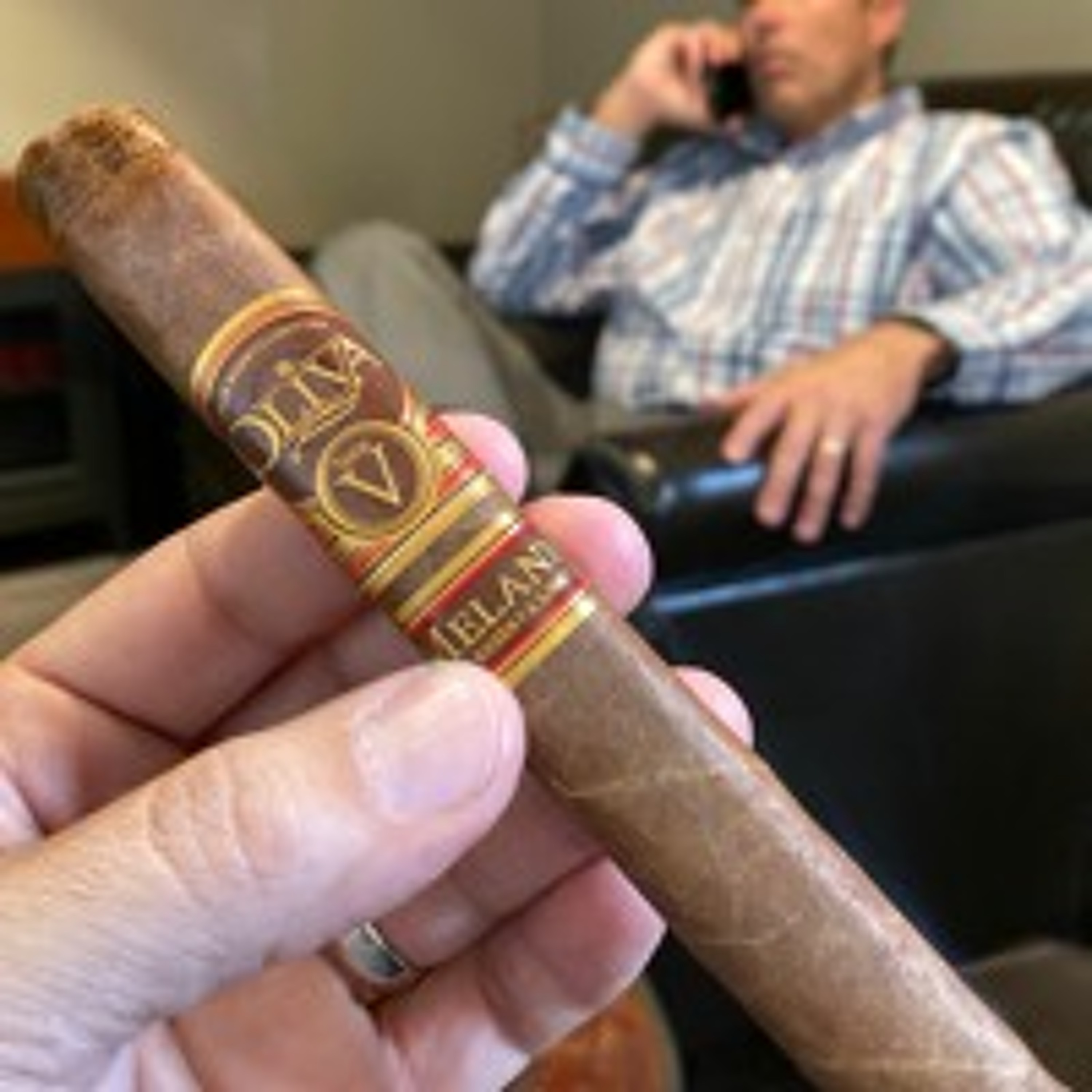 Editors' Roundtable: We're back! Smoking Oliva V Melanio and talking corona, sports, and giveaways!