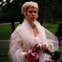 LOVE SHACK BODY MOVING