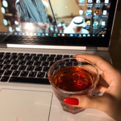 إنعكاسات الشِعر وإستكانة چاي 🌿.