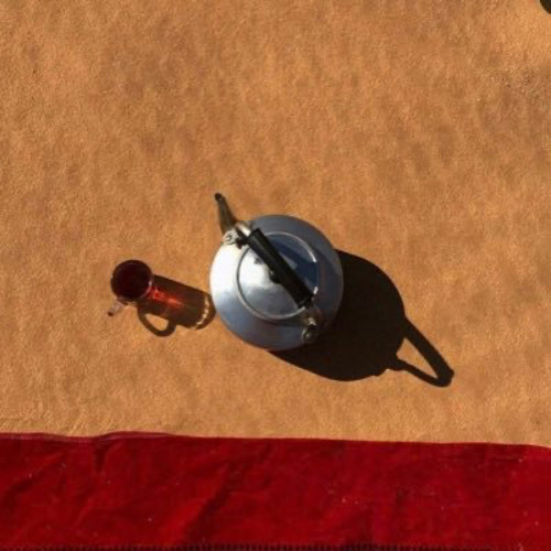 ينتابني شيء مايعلم به إلا الله.. يجعلني أصد وجهي وأجلس لحالي