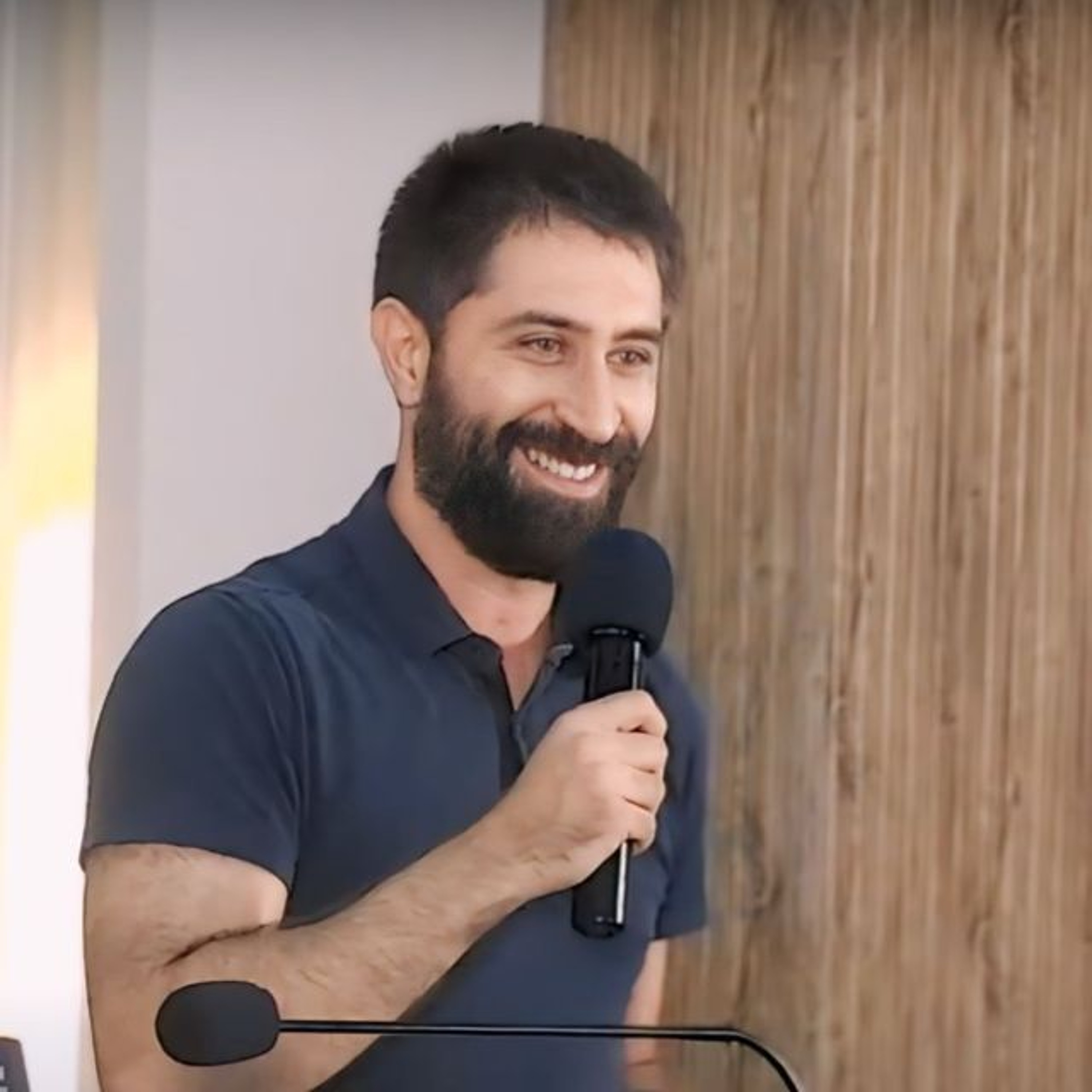 Մի՛ Վախնար Տարբեր Ըլլալէն episode artwork
