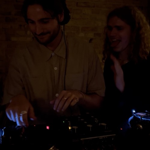 Mixed Signals Radio 004 w/ Man7 (Live @ Bar Elisabeth)