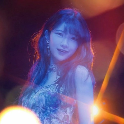 Listen to 유키카 YUKIKA - 서울여자 SOUL LADY (Official Audio) by J