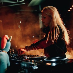 Warming Up set before Lilly Palmer at Moscow