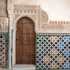 سَمِّ بِاسْمِ الله واقْنَع بالقَدَرْ