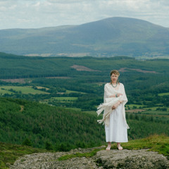 An Mhaighdean Mhara (traditional) performed by Edel Meade