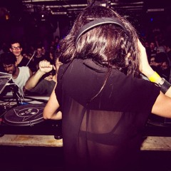 Minimal Wave w/ Veronica Vasicka 130525
