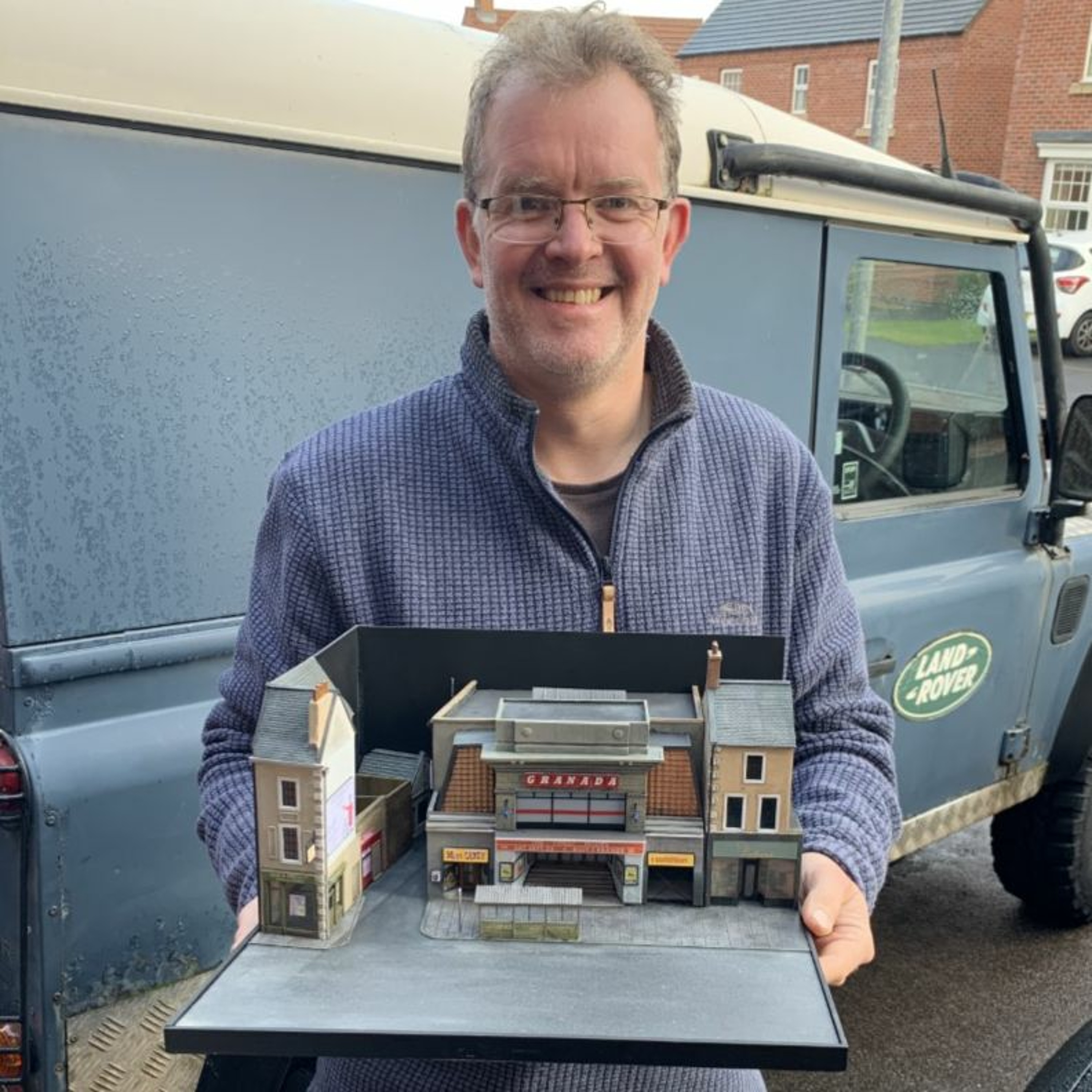 Lee Robinson From LNR Models Talks About Building The Granada Cinema Model 171020 episode artwork
