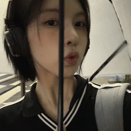 배이(BAE) 릴리(LILY) 해원(HAEWON)-Paris in the Rain
