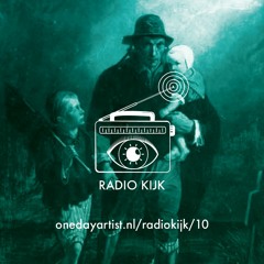 10 - Mo en Jobbe kijken naar 'Langs moeders Graf' van Jozef Israëls