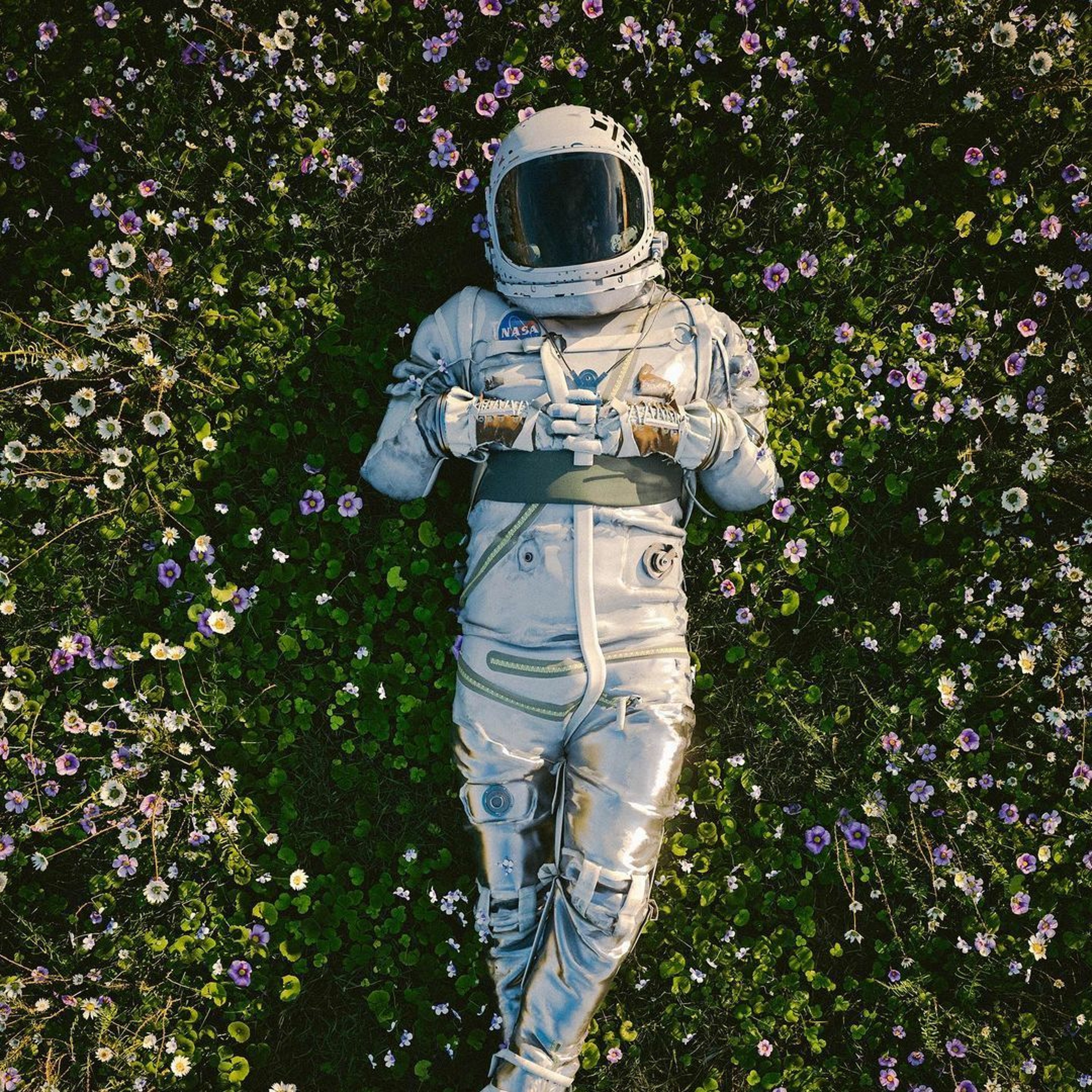 Space98 - (Deep and Progressive House Mix)