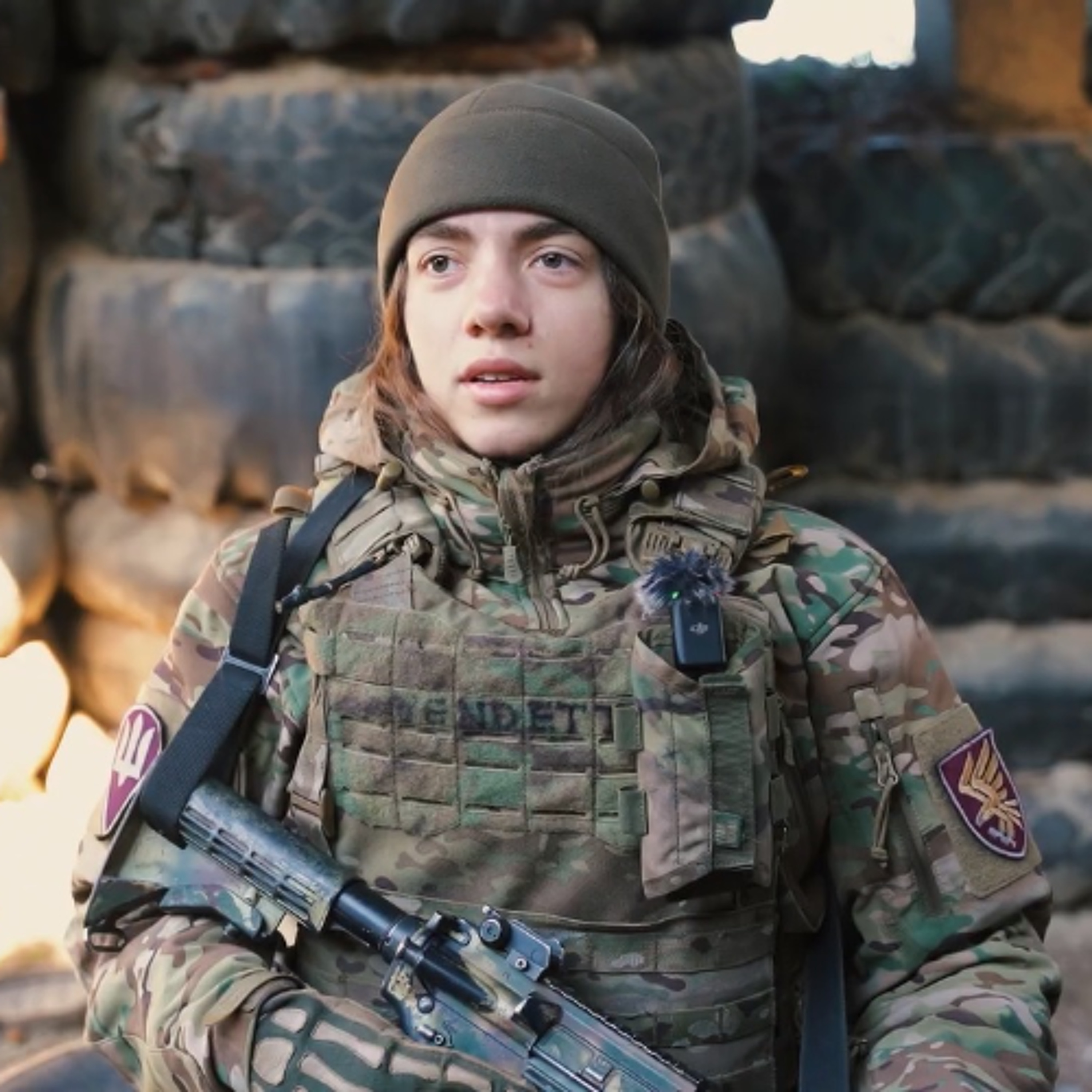 Дівчата підписують Контракт 18-24 із ДШВ episode artwork