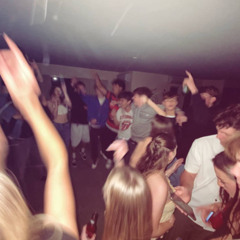 много тусовок