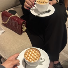 قالت اصلًا أنا اجمل و اعظم فتاة