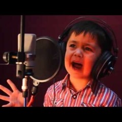 طفل يغني باحساس روعة 2020