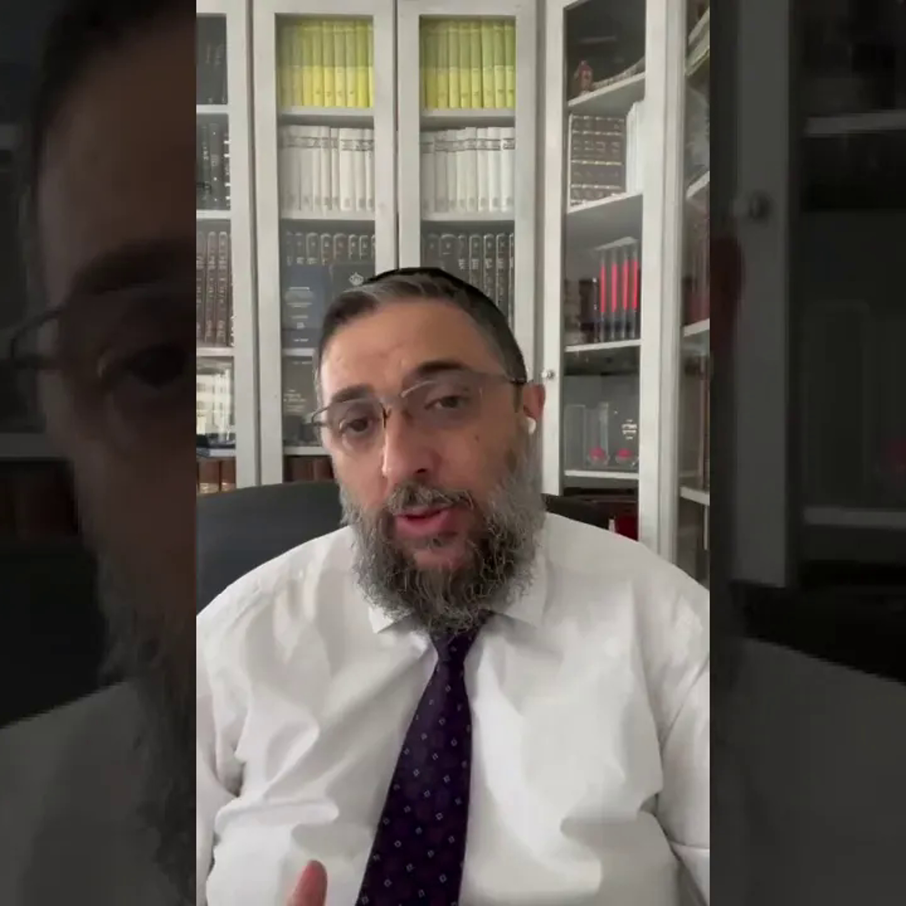 Roch Hodech Av:Hilloula de Aharon Hacohen« Détester et aimer en même temps ». episode artwork