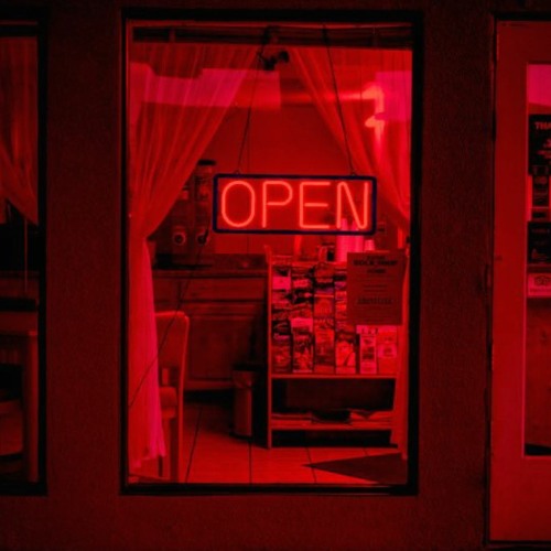 𝐟𝐞𝐚𝐭𝐮𝐫𝐞𝐬