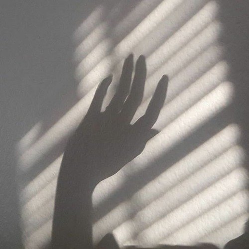 شعر ضارّ _ كلمات و إلقاء _نُور الحسني