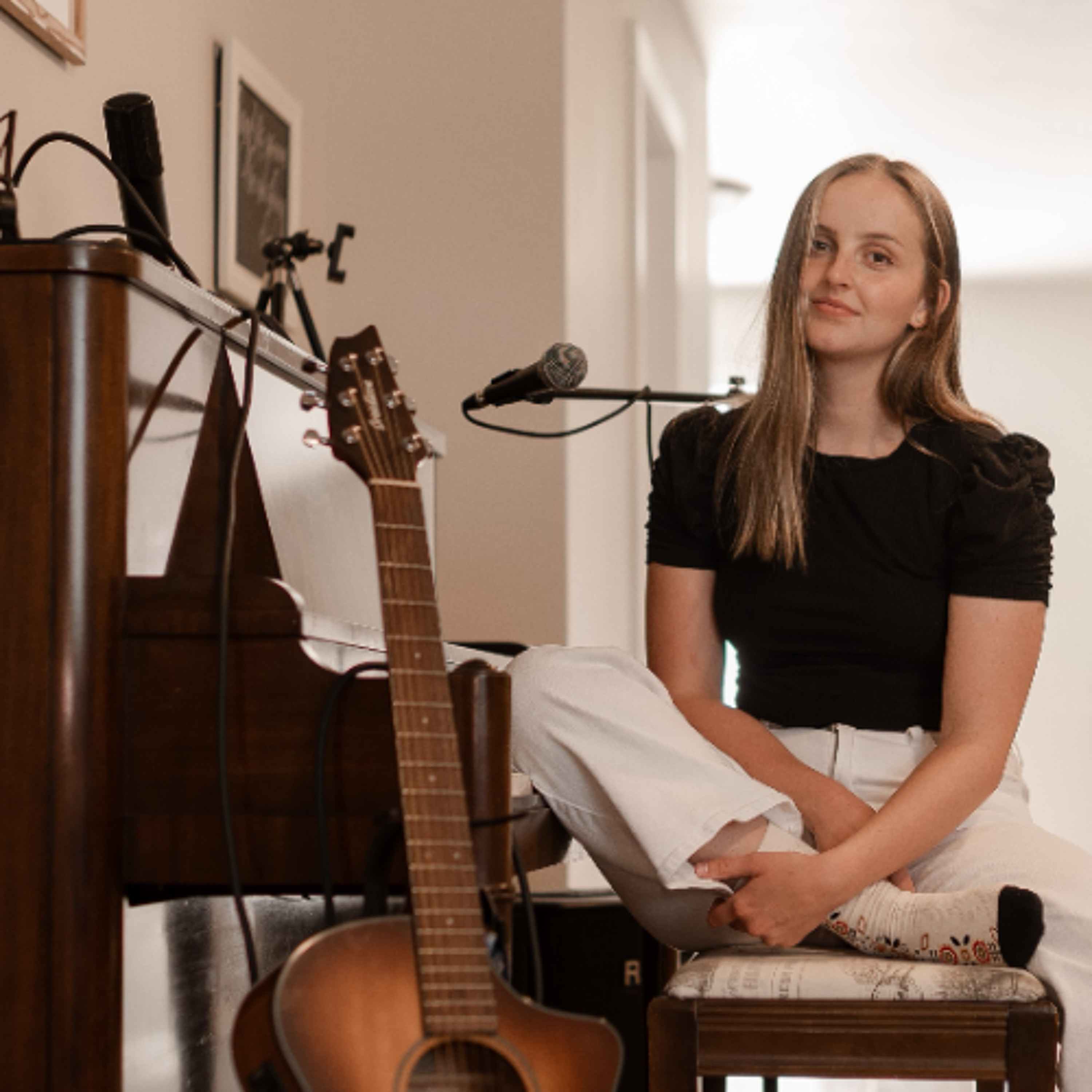 Singer/Songwriter embraces motherhood and promotes latest EP episode artwork
