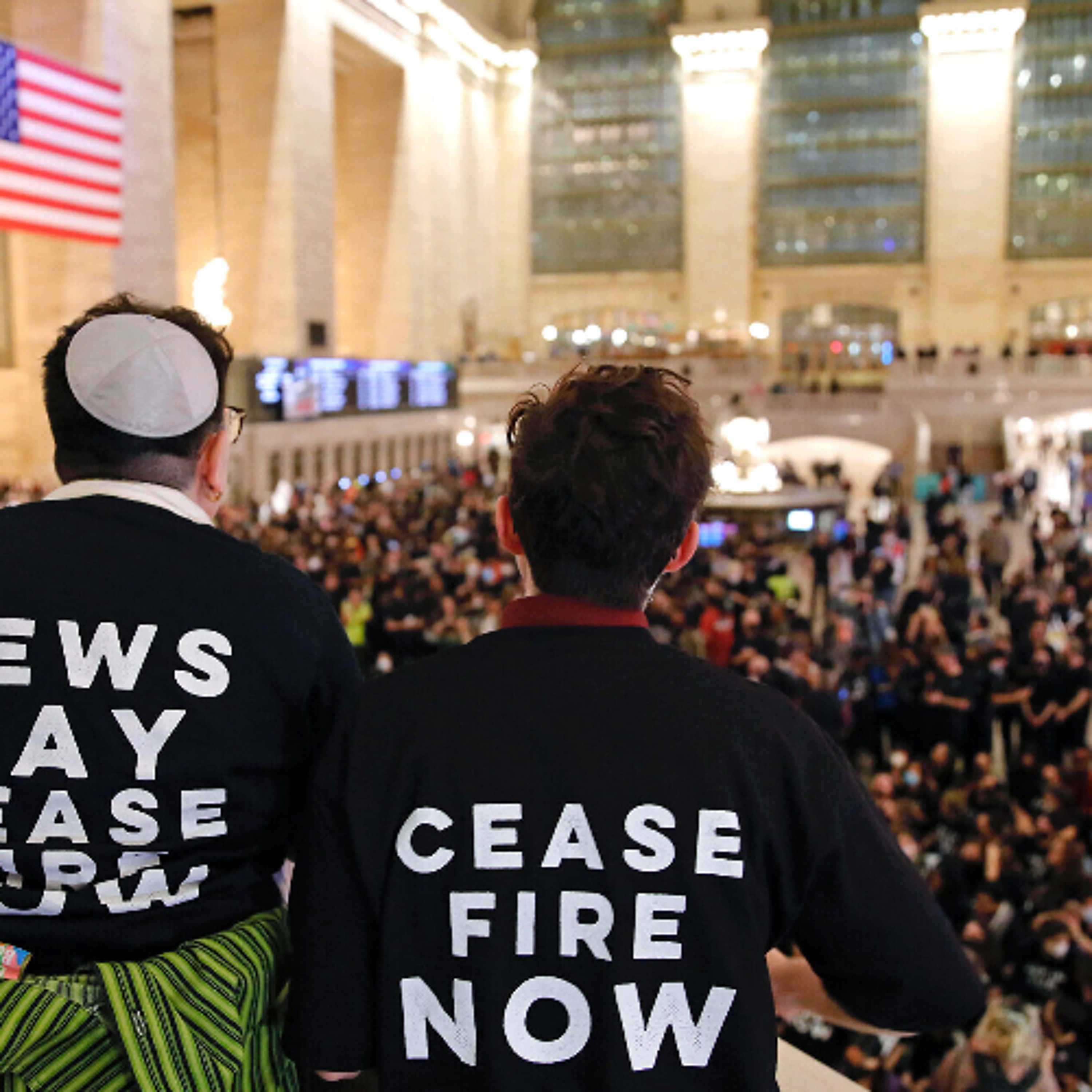 041025 Hudson Helicopter Crash, Market Tanks on Tariff Threat, Pro-Gaza protest Closes Grand Central Station episode artwork