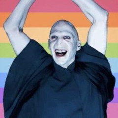 HUELIENDO TUSSI HASTA QUEDAR COMO VOLDEMORT FT. 8LACKROSE