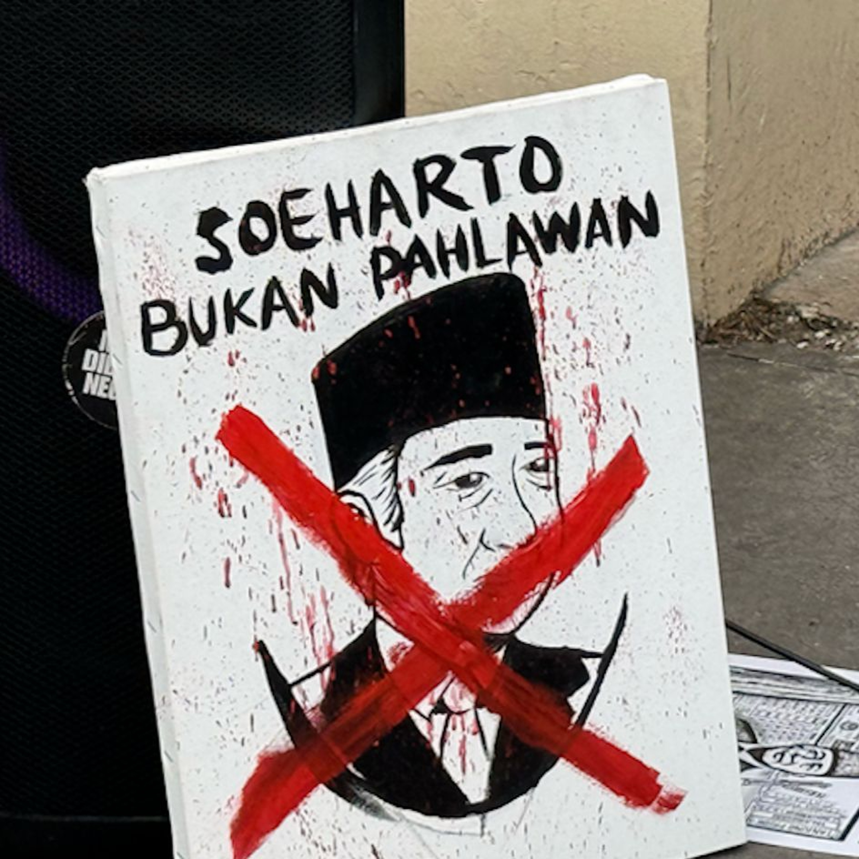 Ken Setiawan and Lailly Prihatiningtyas - Soeharto as National Hero