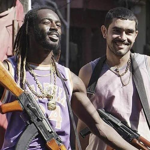 COM CABELO BEM CORTADO, TÁ DOIDONA DE MACONHA ( DJ NK DA O.L )