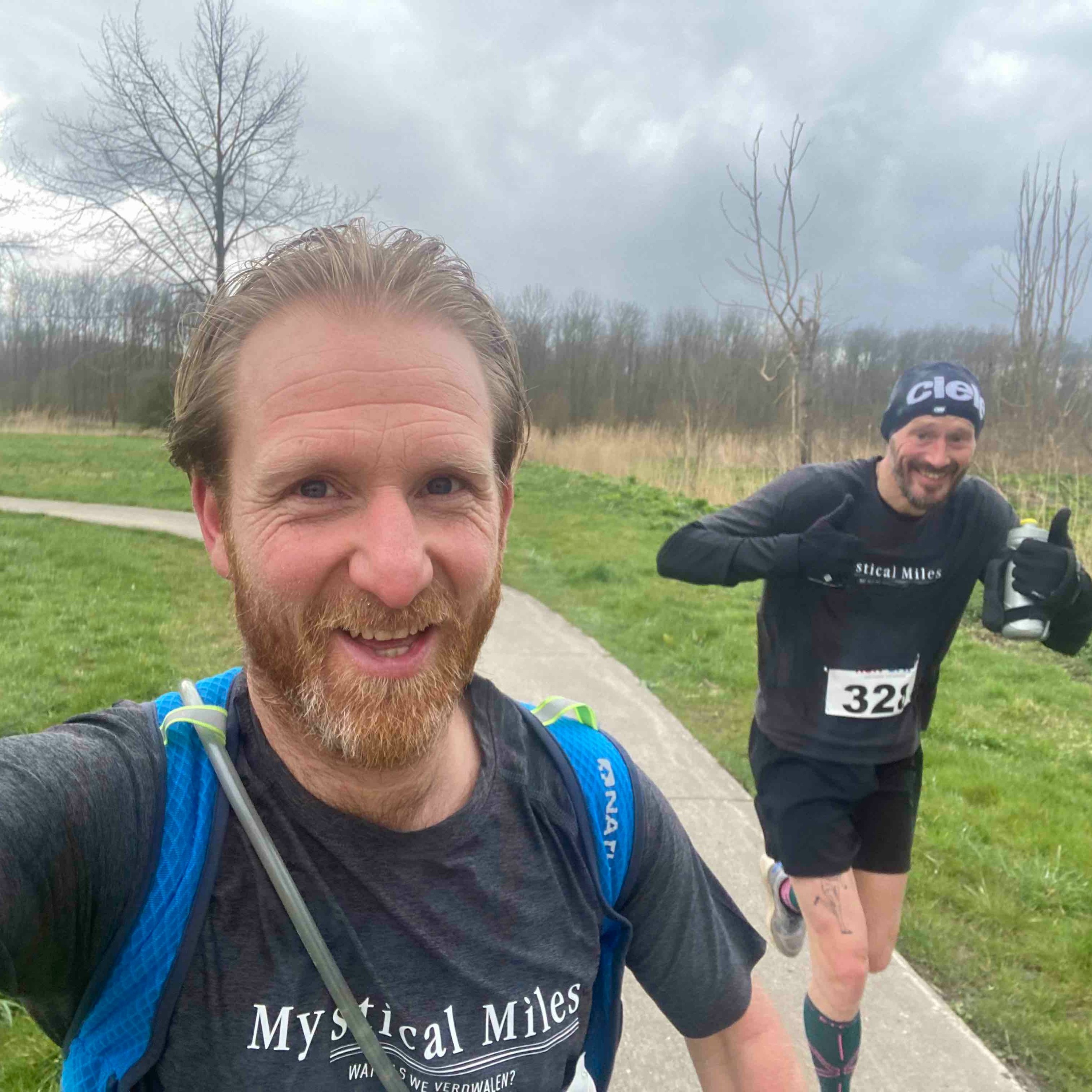 Klaas en Koen lopen weg