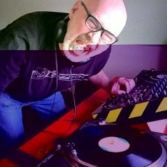 dee3 presents Maxwell Gauss