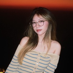 Tay Trái Chỉ Trăng - Upward To The Moon | VRW Remix