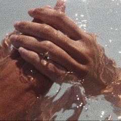 ‎⁨صاير حلاكِ كتير عليا🦋